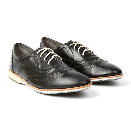 Leather Brogue // Black (US: 7)