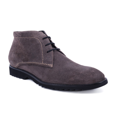 Suede Chukka // Graphite (Euro: 39)