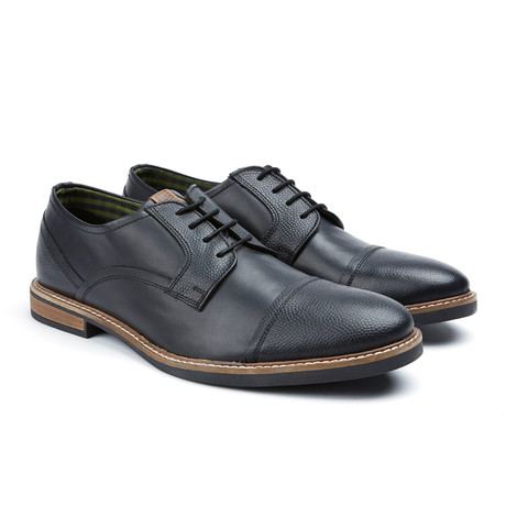 Leon Captoe Oxford // Black (US: 7)