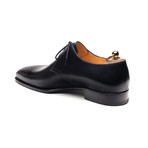 Two Eyelet Derby with Medallion // Black (Euro: 43)