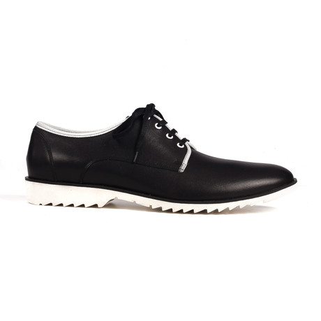 Contrast Derby // Black + White (Euro: 40)