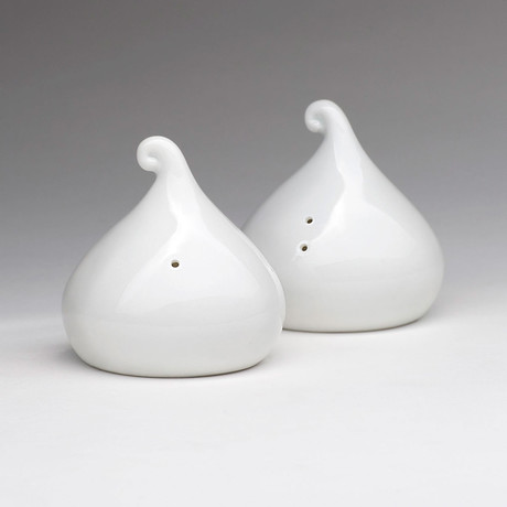 KISSES // Salt + Pepper Shaker Set
