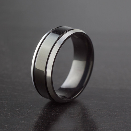 Blackplated Titanium Silvertone Edged Groove Ring (Size 7)