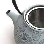 Cast Iron Teapot Flower // White