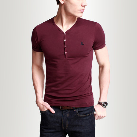 V-Neck Henley // Wine (L)