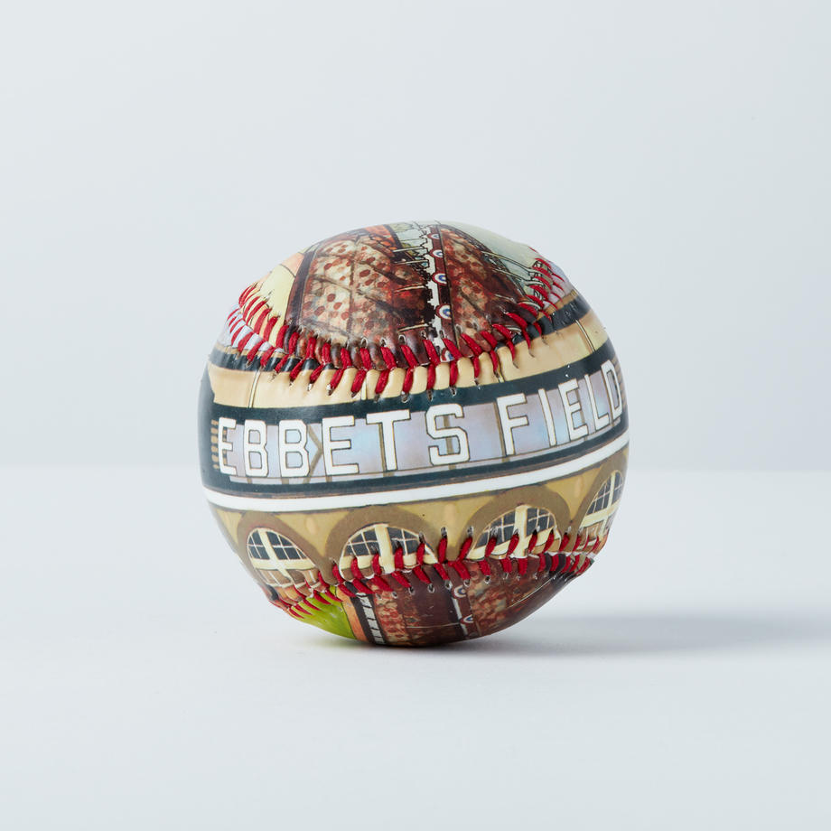 Lot # 74 - Balle de baseball Kellogg's des Expos fac-similé SOLD