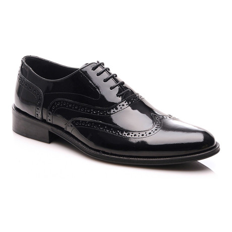 Perforated Trim Oxford // Black (Euro: 40)