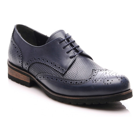 Textured Brogue // Navy Blue (Euro: 40)