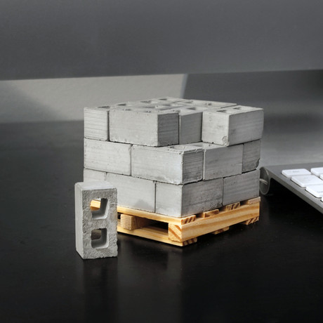 1:12 Cinder Blocks // 24 Pack + Pallet