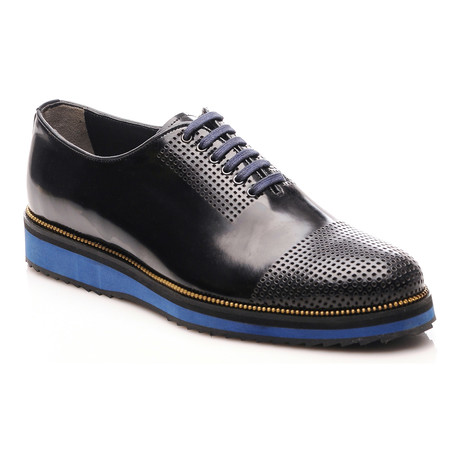 Perforated Oxford // Black (Euro: 40)