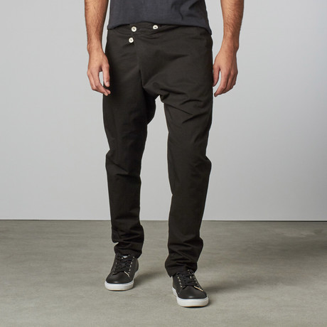 Folded Regular Fit Chino Trouser // Black (29WX32L)