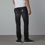 Thames Distressed Denim // Black (40WX32L)