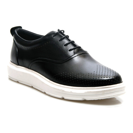 Luke Sneaker // Black (Euro: 40)