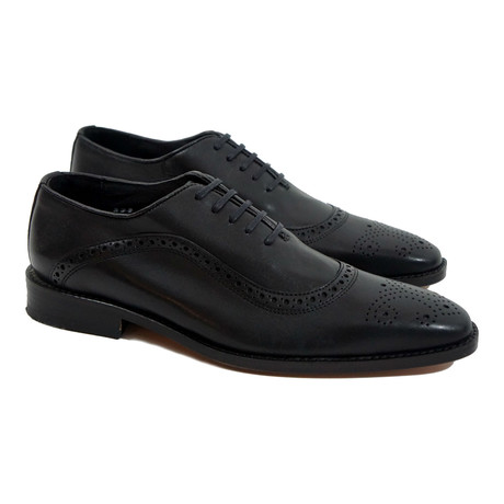 Medallion Toe Cap Dress Shoe // Black (US: 6)