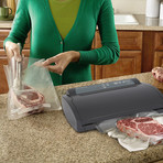 FoodSaver Vacuum Sealer Bundle + Expanded Accessories (White)