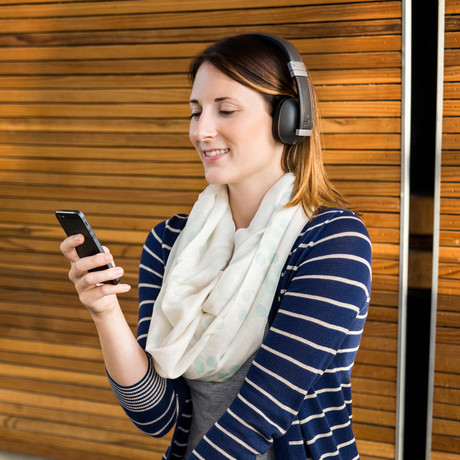 Hinge Wireless On-Ear Headphones (Black)