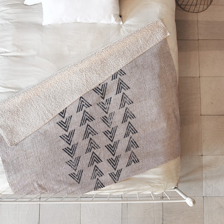 French Linen Tri Arrow // Fleece Throw Blanket (Medium)