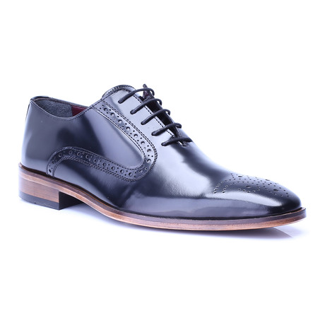 Perforated Toe Patent Oxford // Black (Euro: 40)