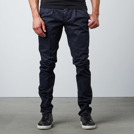 Fun Distressed Chino // Midnight Indigo (30WX32L)