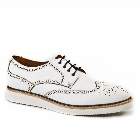 Wing-Tip Brogue Derby // White (Euro: 40)