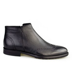 Medallion Wing-Tip Chelsea Boot // Black (Euro: 40)