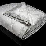 Performance Blanket + 37.5 Technology // White (Queen)