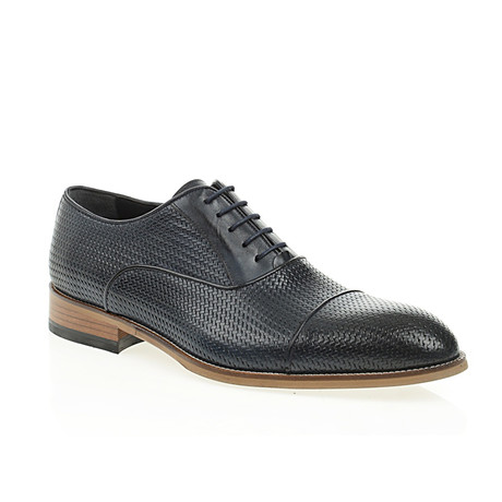 Embossed Oxford // Navy Blue (Euro: 44)