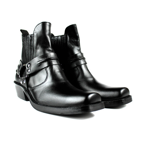 Performance Boots // Black (UK: 6.5)