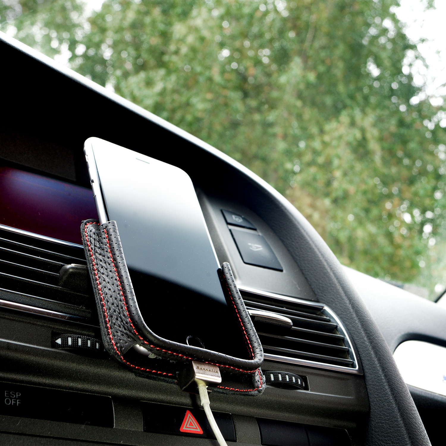 Berrolia car holder for iPhone, Size L - Ice Black