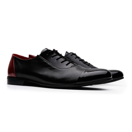 Patent Tip Oxford // Red (UK: 11)