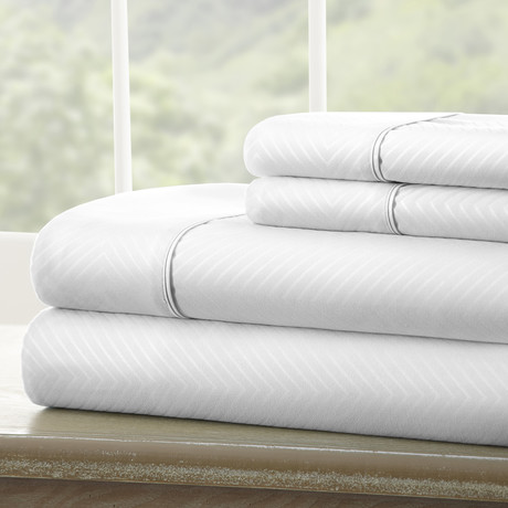 Hotel Collection // Luxury Soft Chevron 4 Piece Bed Sheet Set // White (Twin)