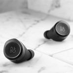 BeoPlay E8 (Charcoal Sand)