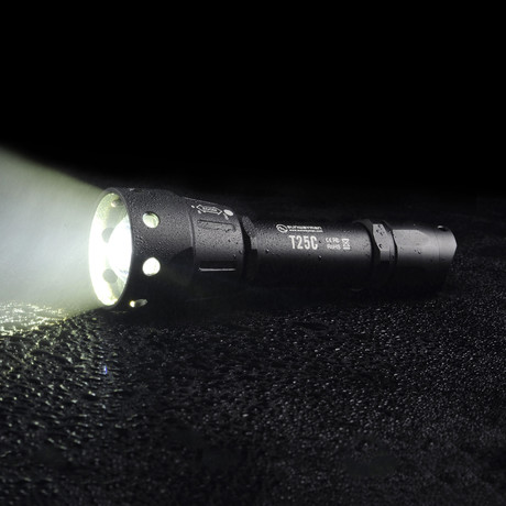 LED Flashlight // T25C // 880 Lumens