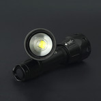 LED Flashlight // T25C // 880 Lumens