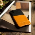 Metro // Caramel + Raven (iPhone X)