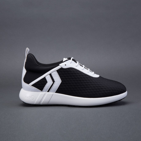 Ultra // Black (US: 8.5)