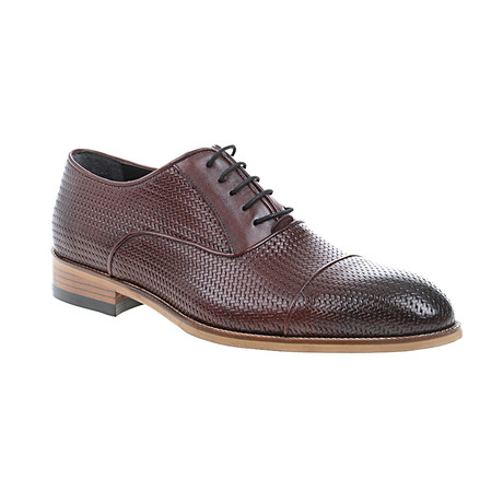 Weave Embossed Oxford // Claret Red (Euro: 40)