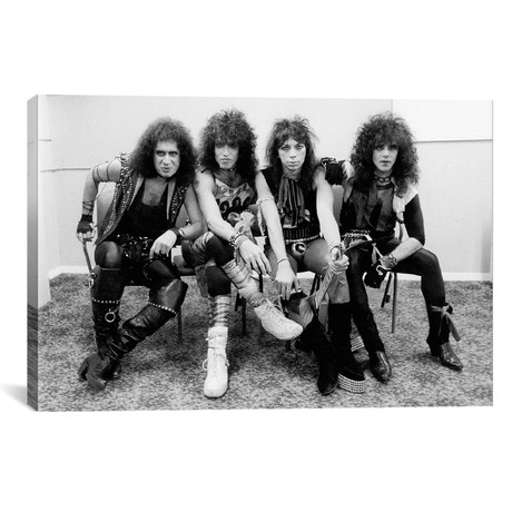 Kiss Sitting In A Dressing Room // Pressens Bild-Ipol-Globe Photos, Inc.