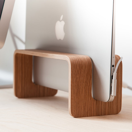 Macbook Rack (Oak)