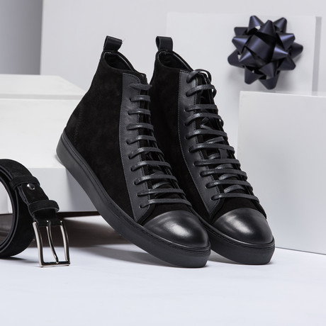 Hi-Top  Shoe // Black (Euro: 39)