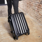 21" Hardside Lightweight Spinner Carry On // Jet Black