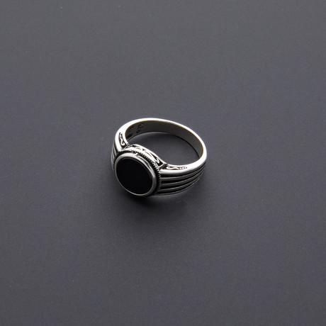 Round Onyx Stone Ring (Size 8)