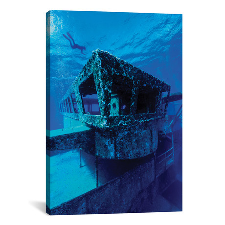 A Freediver Descends To The USS Kittiwake // Grand Cayman