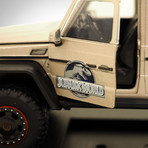 Jurassic World // Mercedes Benz G63 AMG 6X6 1:24 // Die-Cast Car // Premium Display