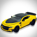 Transformers // Bumblebee 2016 Chevy Camaro 1:24 // Die-Cast Car // Premium Display