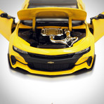 Transformers // Bumblebee 2016 Chevy Camaro 1:24 // Die-Cast Car // Premium Display