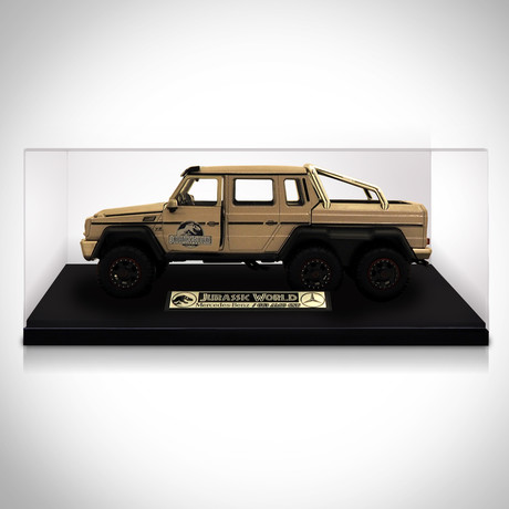 Jurassic World // Mercedes Benz G63 AMG 6X6 1:24 // Die-Cast Car // Premium Display