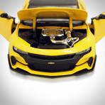 Transformers // Bumblebee 2016 Chevy Camaro 1:24 // Die-Cast Car // Premium Display