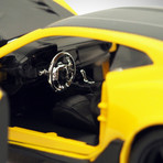 Transformers // Bumblebee 2016 Chevy Camaro 1:24 // Die-Cast Car // Premium Display