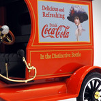 Coca Cola // 1917 Ford Model T Cargo Van 1:18 // Die-Cast Car // Premium Display